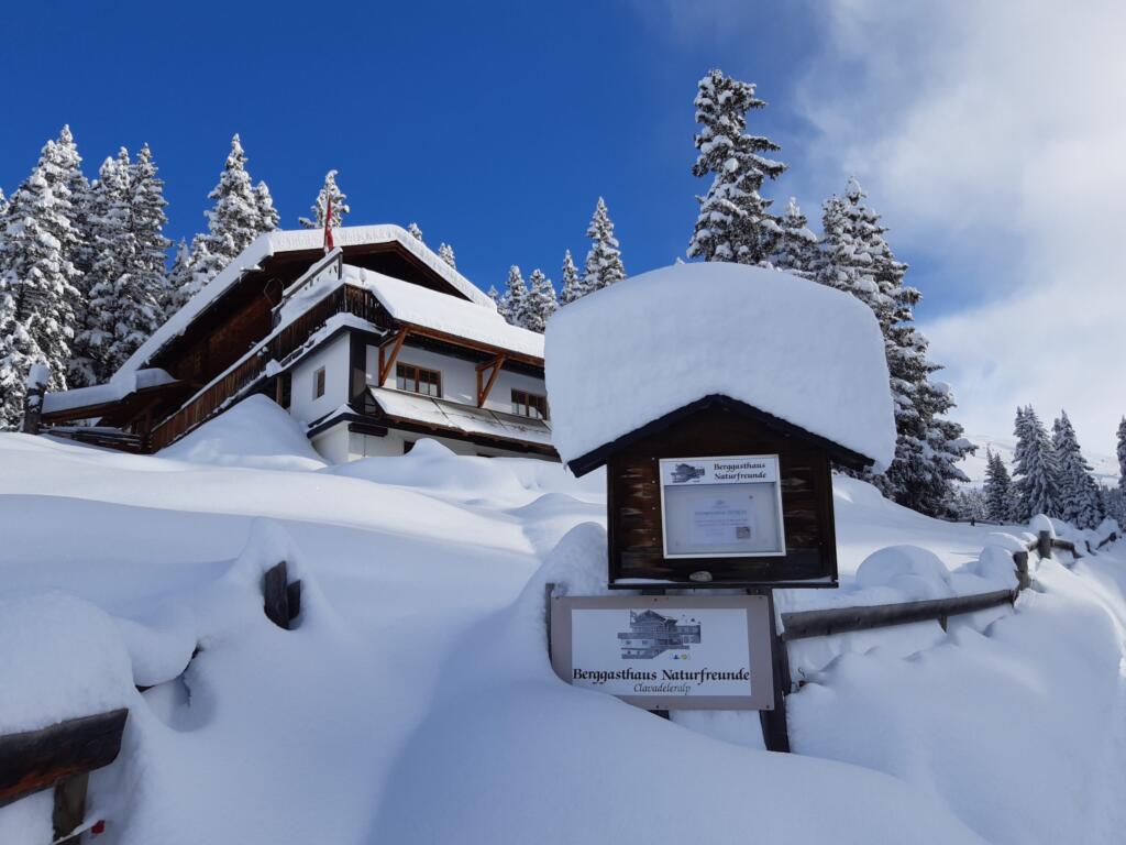 die Skihütte im Schnee 