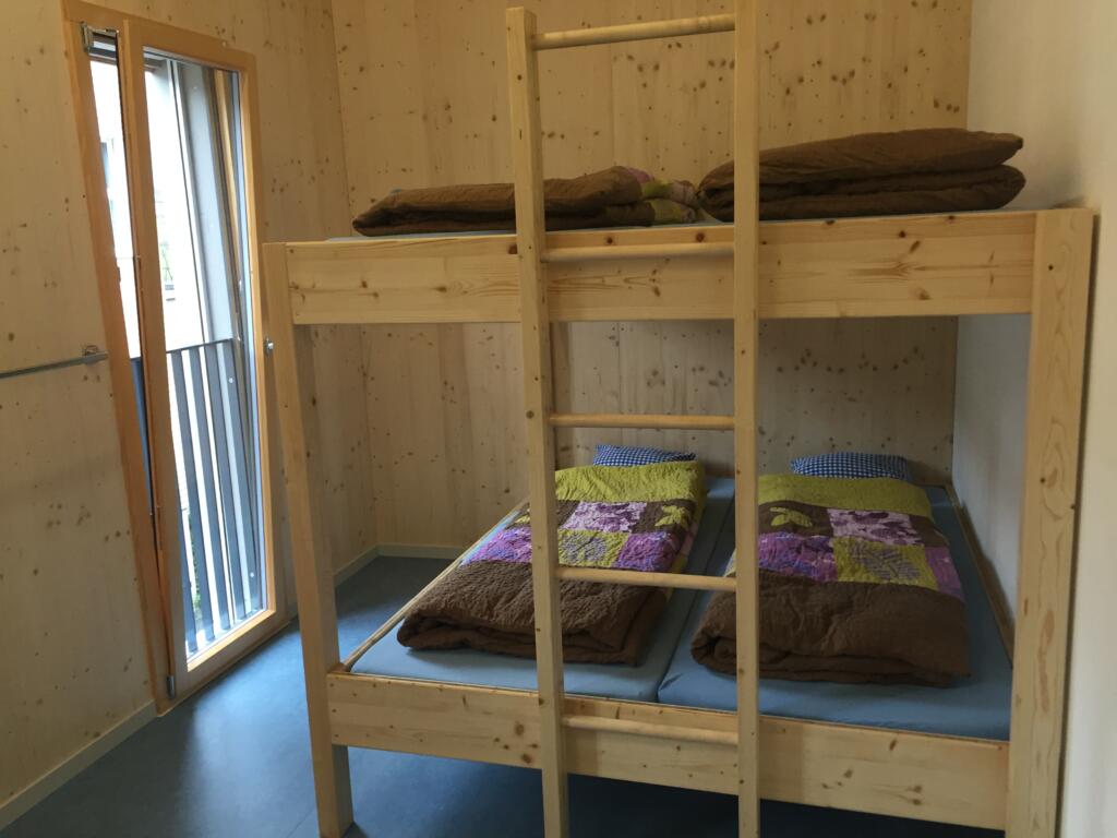 le lit superposé dans la cabine 