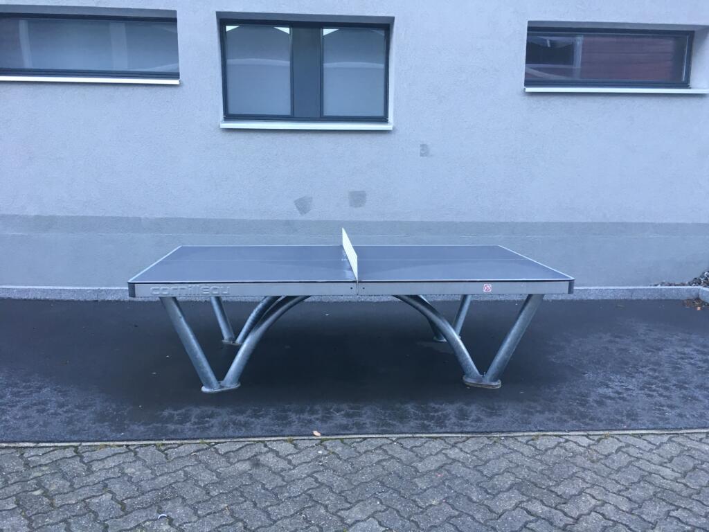 table de tennis de table avec plateau 
