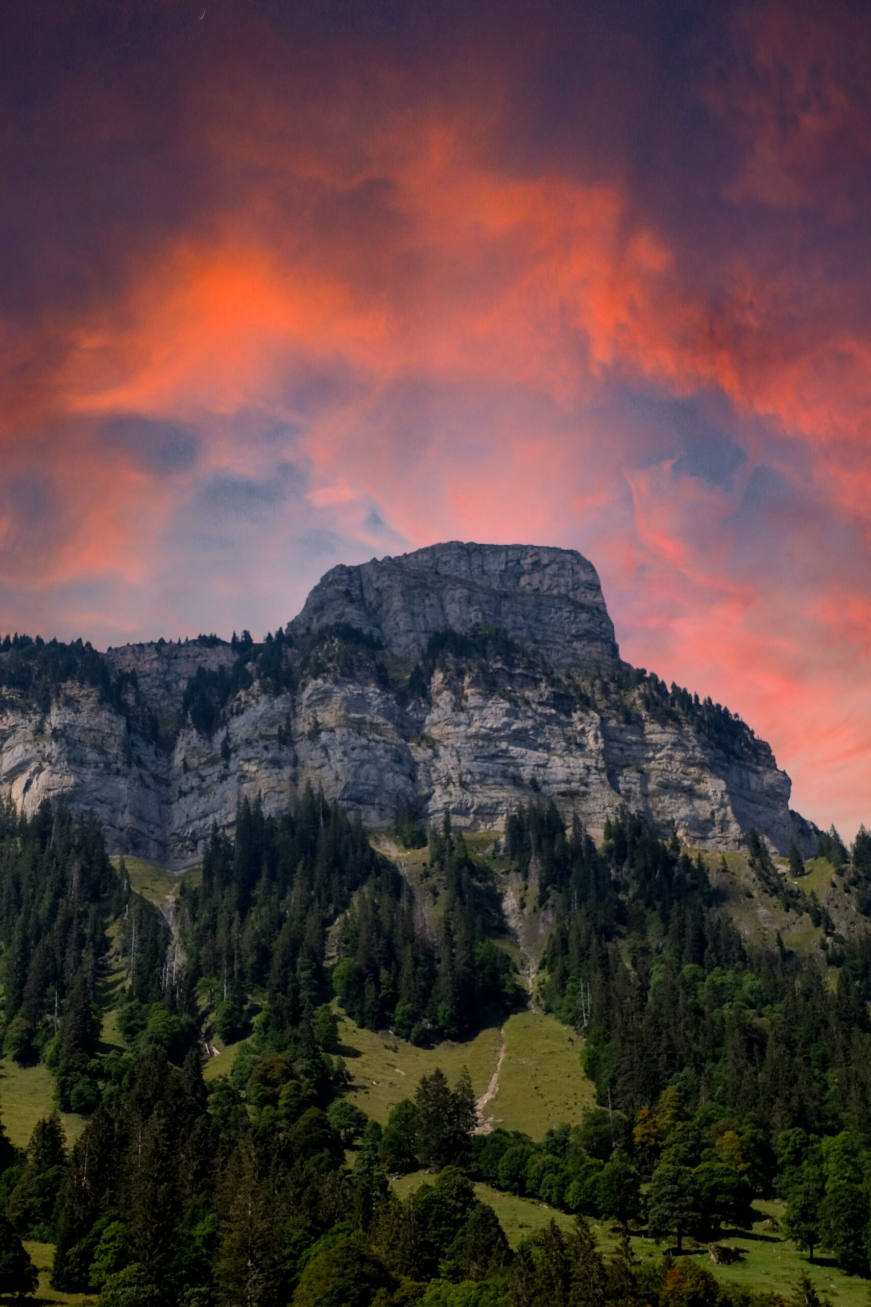ein berg in den schweizer alpen