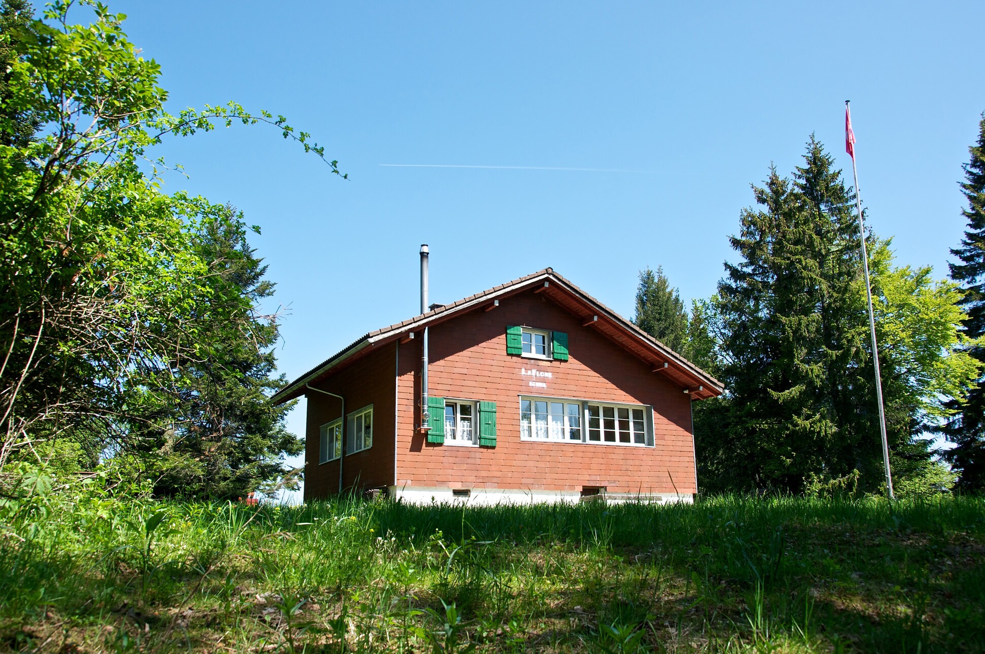 ein kleines Haus im Wald
