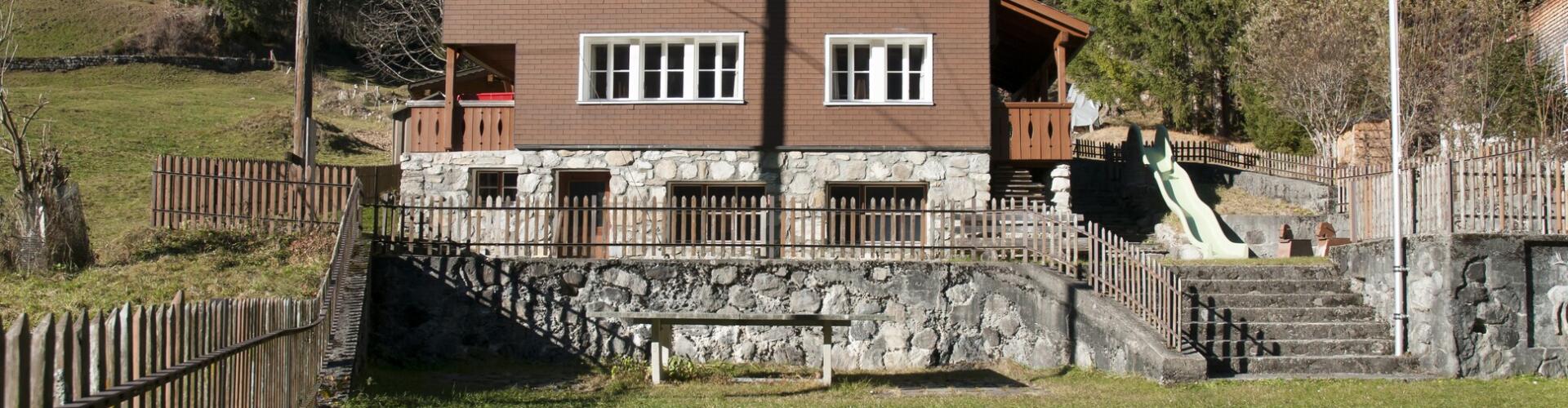das Gebäude, in dem sich die Ferienwohnung befindet