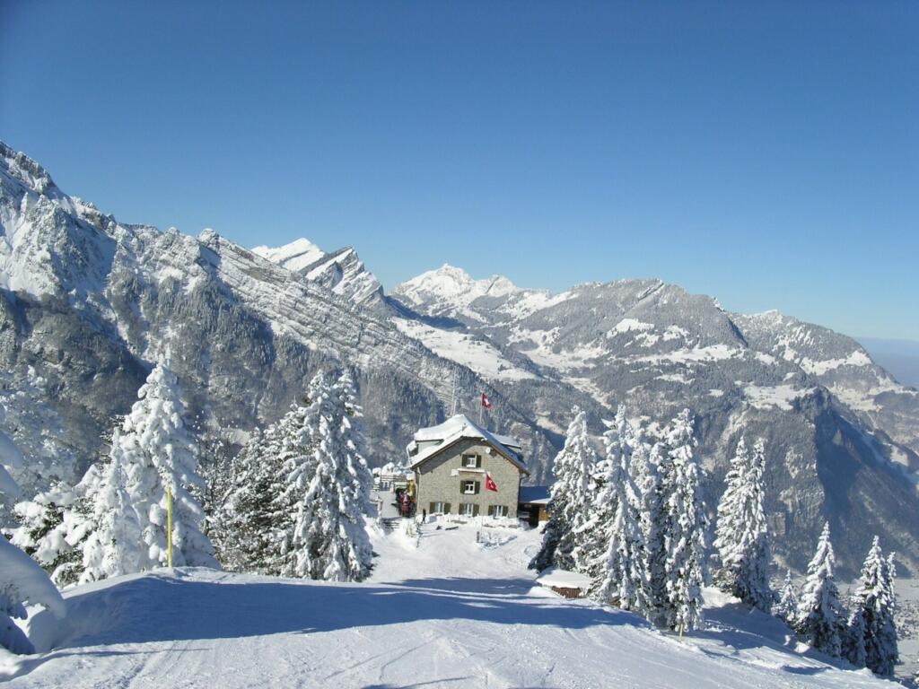 une maison dans les montagnes 